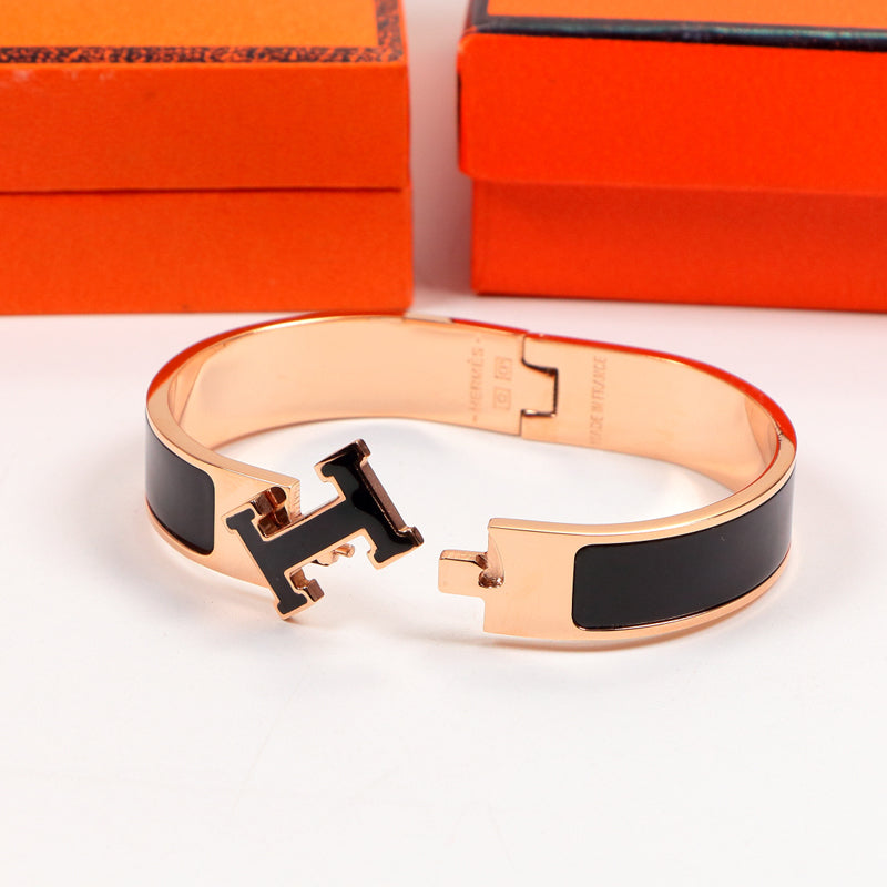18K Clic Hermes Black Bracelet