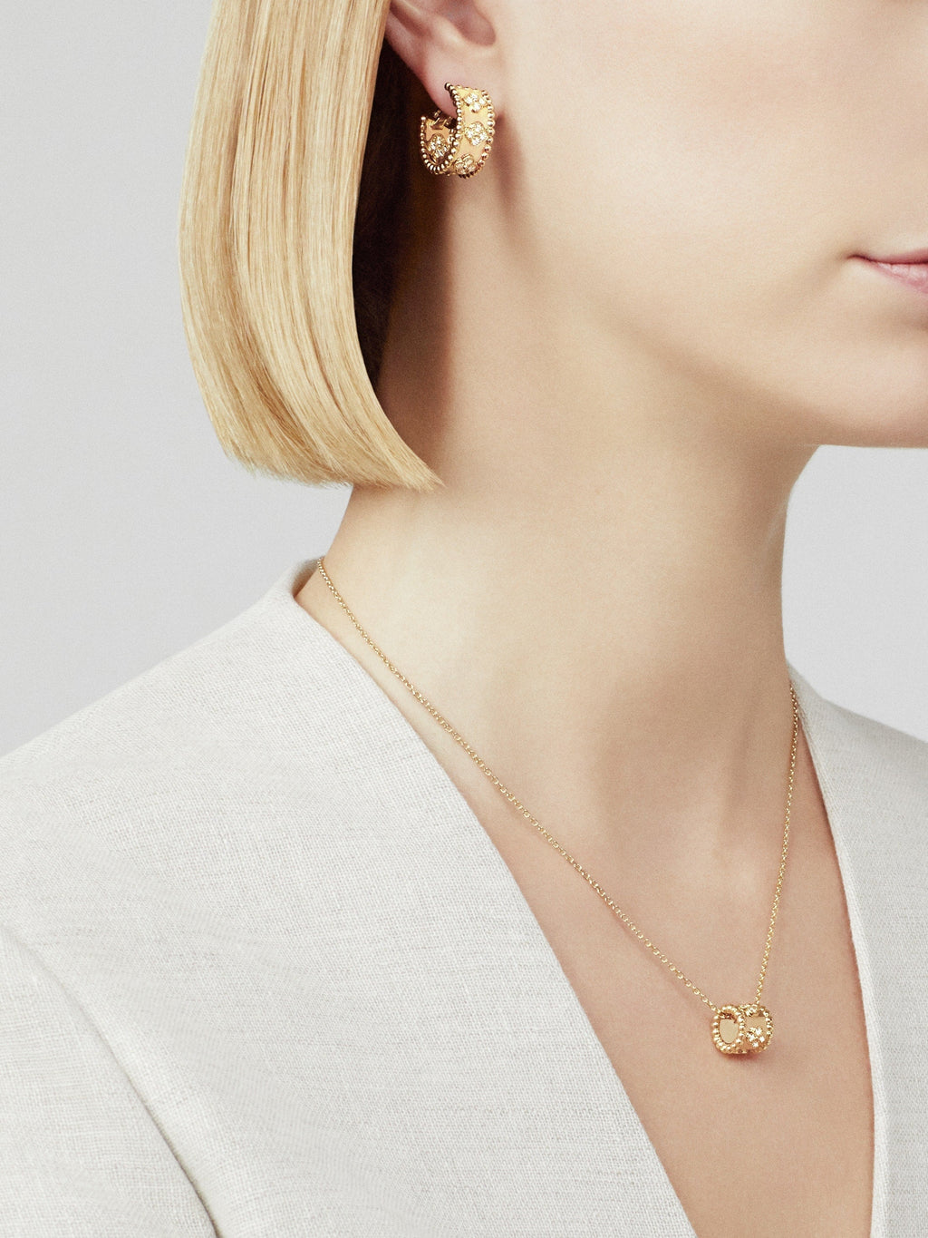 18K Van Cleef & Arpels Yellow Gold Perlee Clovers Pendant Necklace