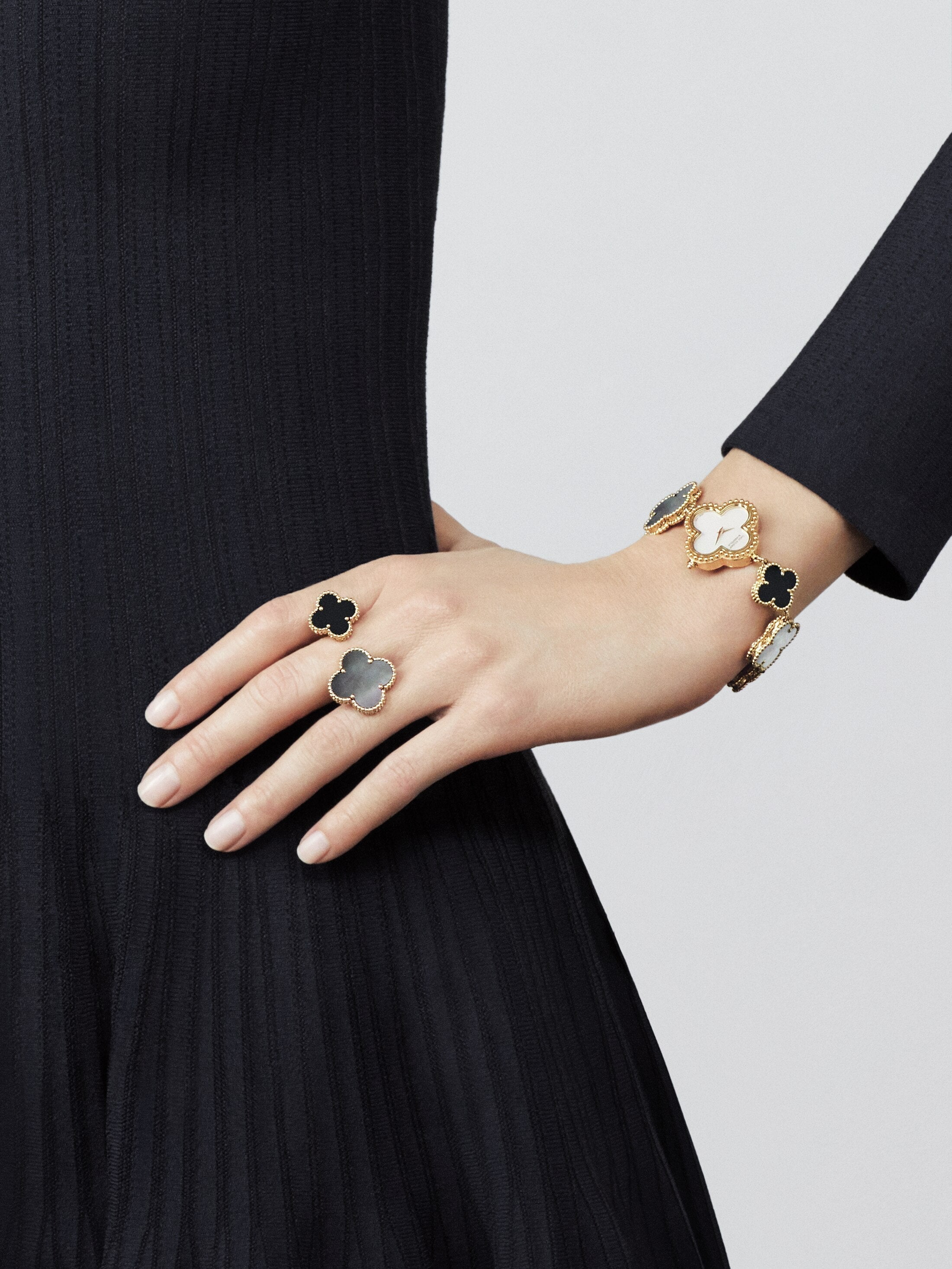 18K Van Cleef & Arpels Magic Alhambra Clover Ring
