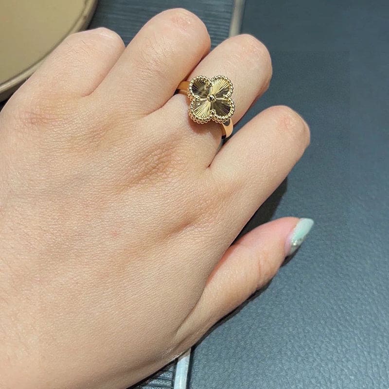 18K Van Cleef & Arpels Vintage Alhambra Ring