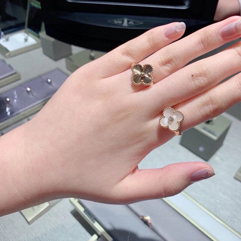 18K Van Cleef & Arpels Vintage Alhambra Ring