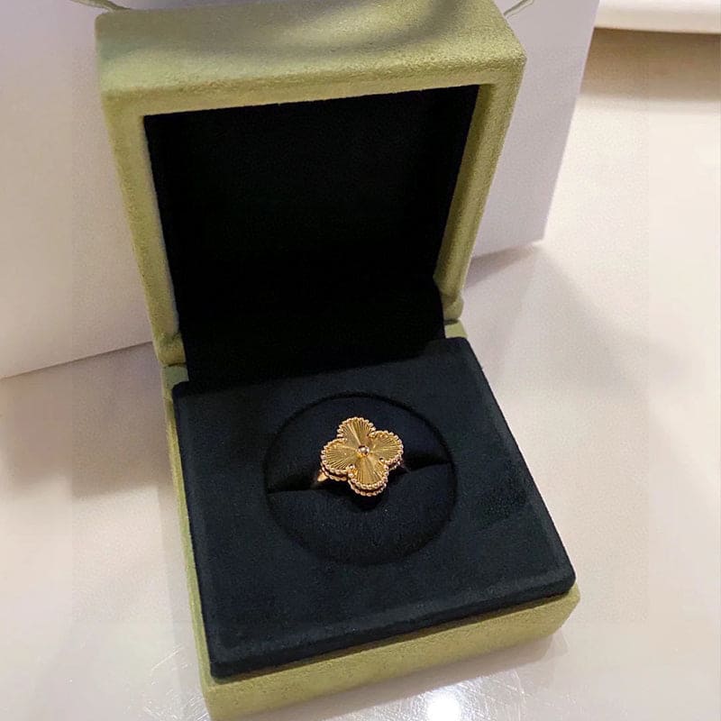 18K Van Cleef & Arpels Vintage Alhambra Ring