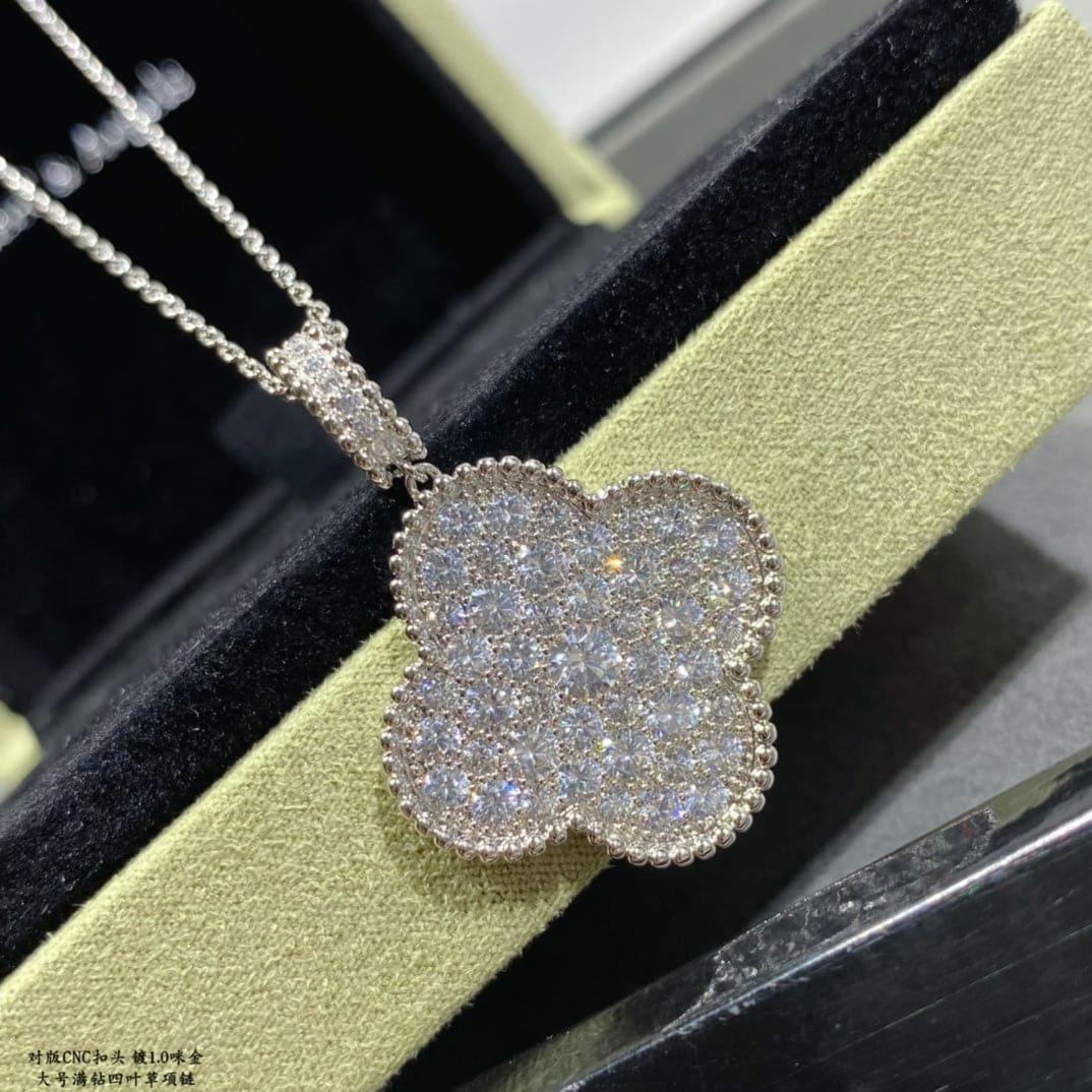 18K Van Cleef & Arpels Magic Alhambra One Motifs Diamonds Clover Necklace