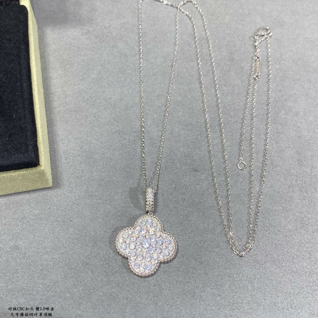 18K Van Cleef & Arpels Magic Alhambra One Motifs Diamonds Clover Necklace