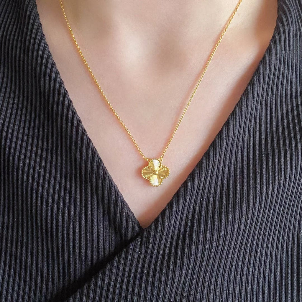 18K Van Cleef & Arpels Vintage Alhambra Pendant Clover Necklace