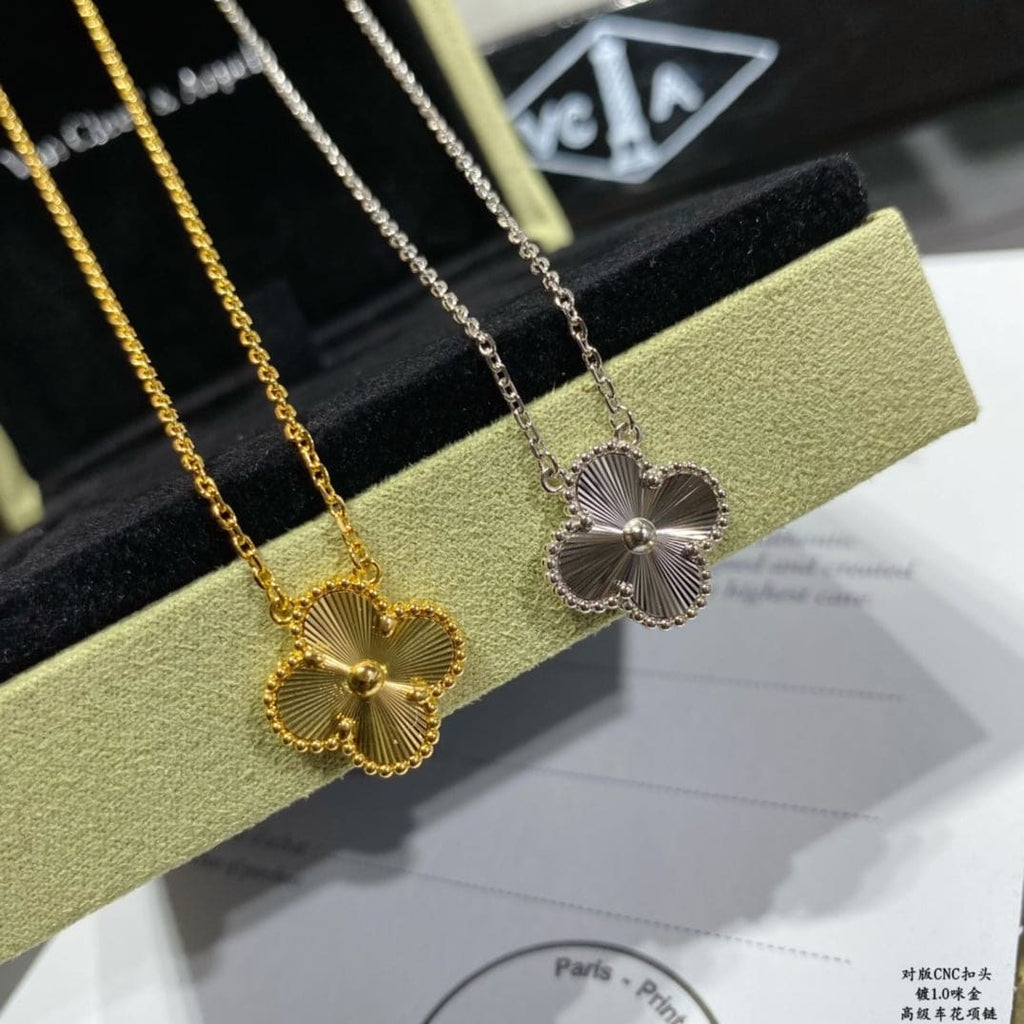 18K Van Cleef & Arpels Vintage Alhambra Pendant Clover Necklace