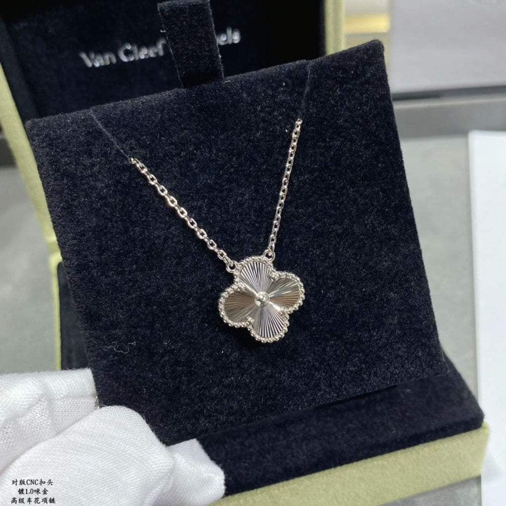 18K Van Cleef & Arpels Vintage Alhambra Pendant Clover Necklace