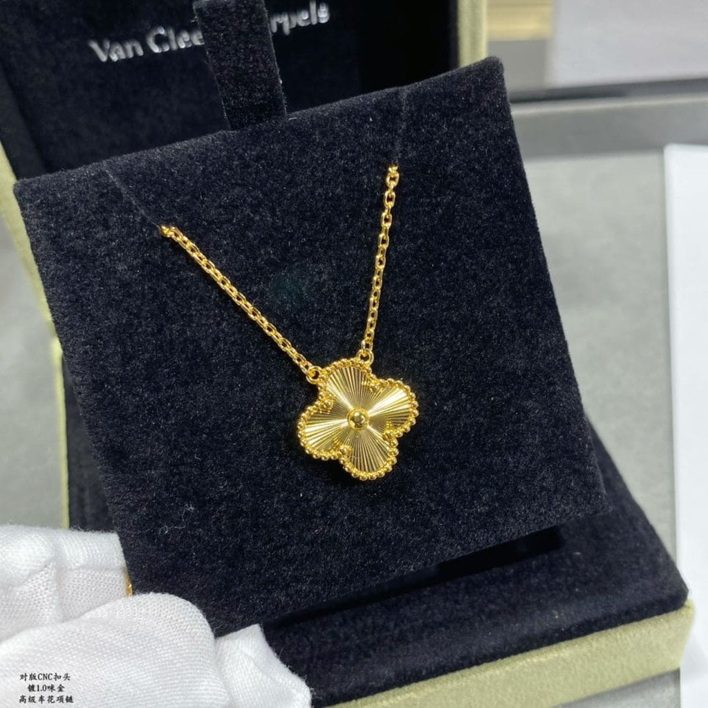 18K Van Cleef & Arpels Vintage Alhambra Pendant Clover Necklace