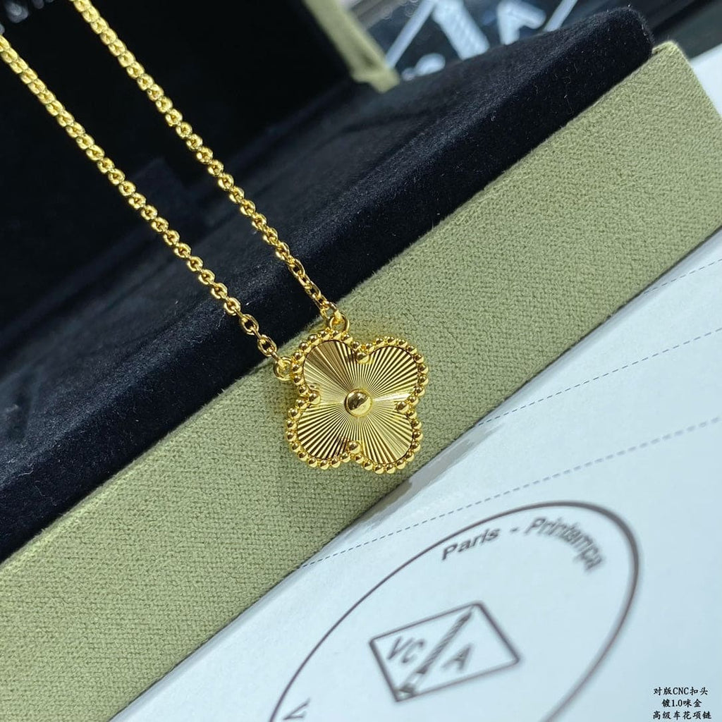 18K Van Cleef & Arpels Vintage Alhambra Pendant Clover Necklace