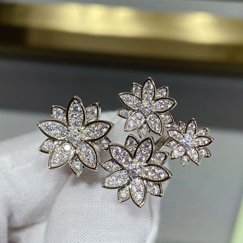 18K Van Cleef & Arpels Lotus Four Flowers Ring