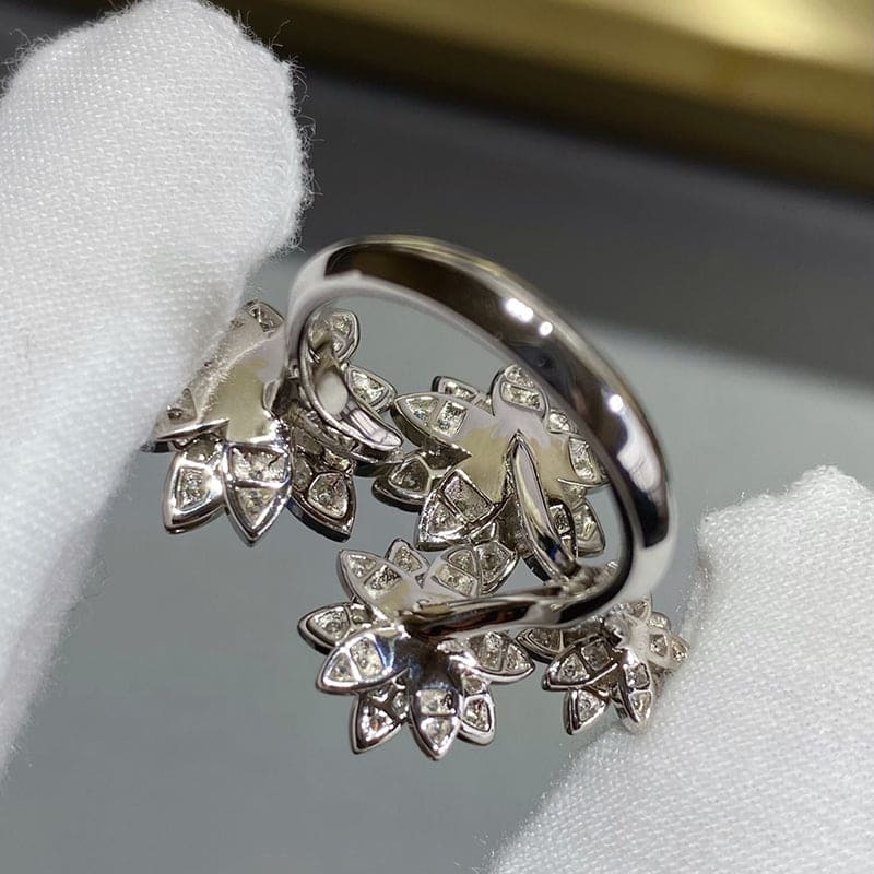 18K Van Cleef & Arpels Lotus Four Flowers Ring