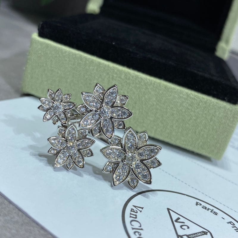 18K Van Cleef & Arpels Lotus Four Flowers Ring