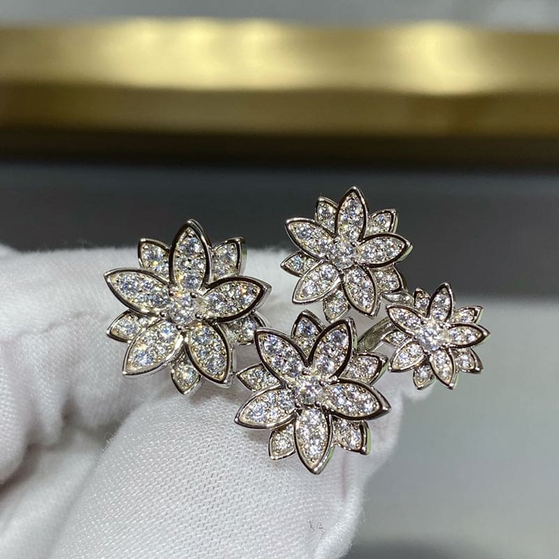 18K Van Cleef & Arpels Lotus Four Flowers Ring
