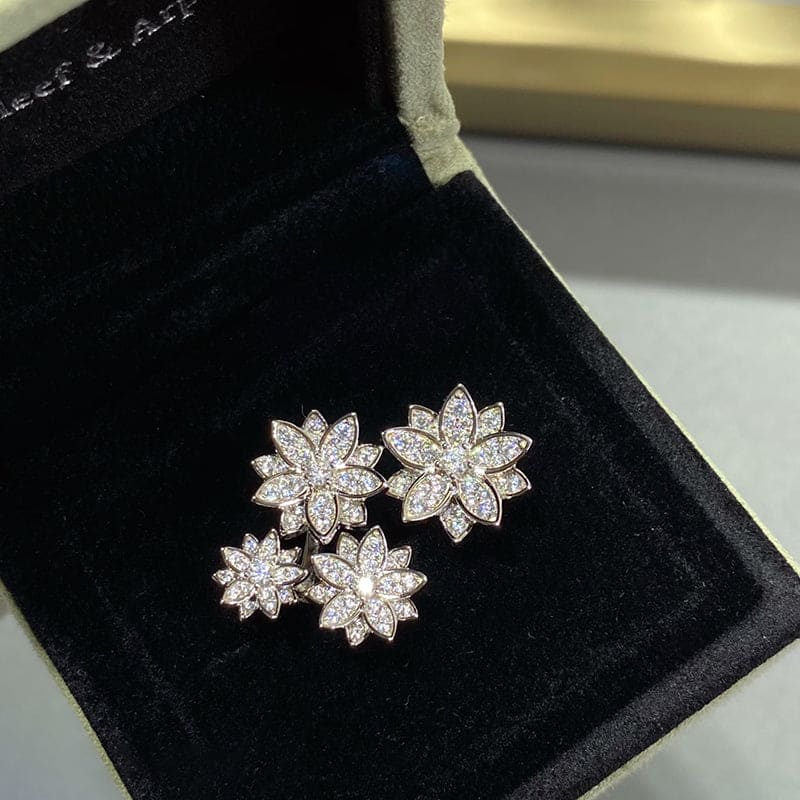 18K Van Cleef & Arpels Lotus Four Flowers Ring