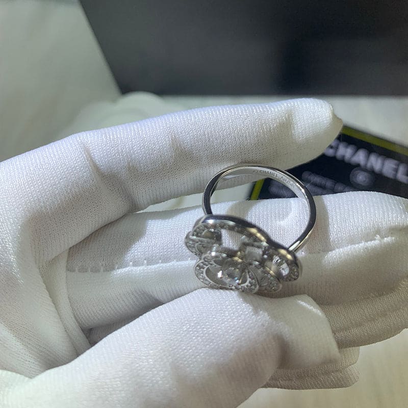 18K Chanel Fil De Camellia Ring