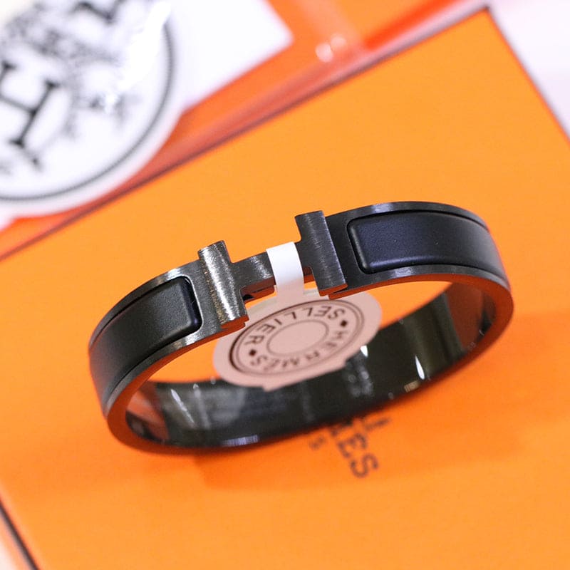 18K Clic Hermes So Black Bracelet