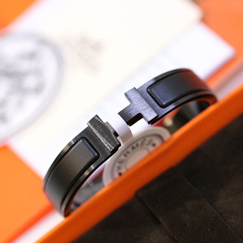 18K Clic Hermes So Black Bracelet