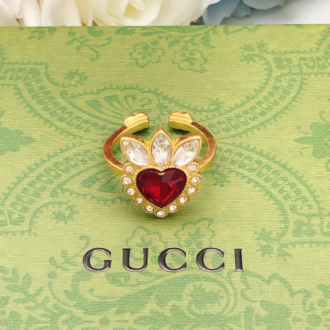 18K Gucci Crystal Heart Ring