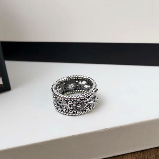 Gucci Interlocking G Flowers Ring