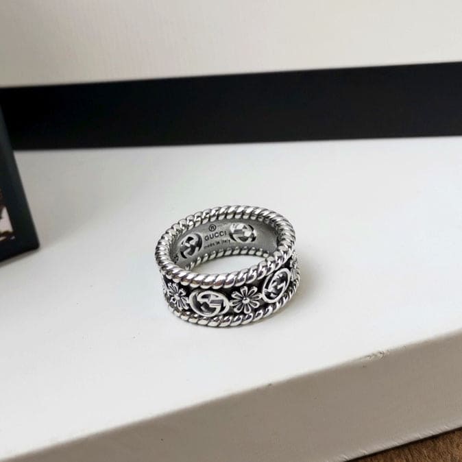 Gucci Interlocking G Flowers Ring
