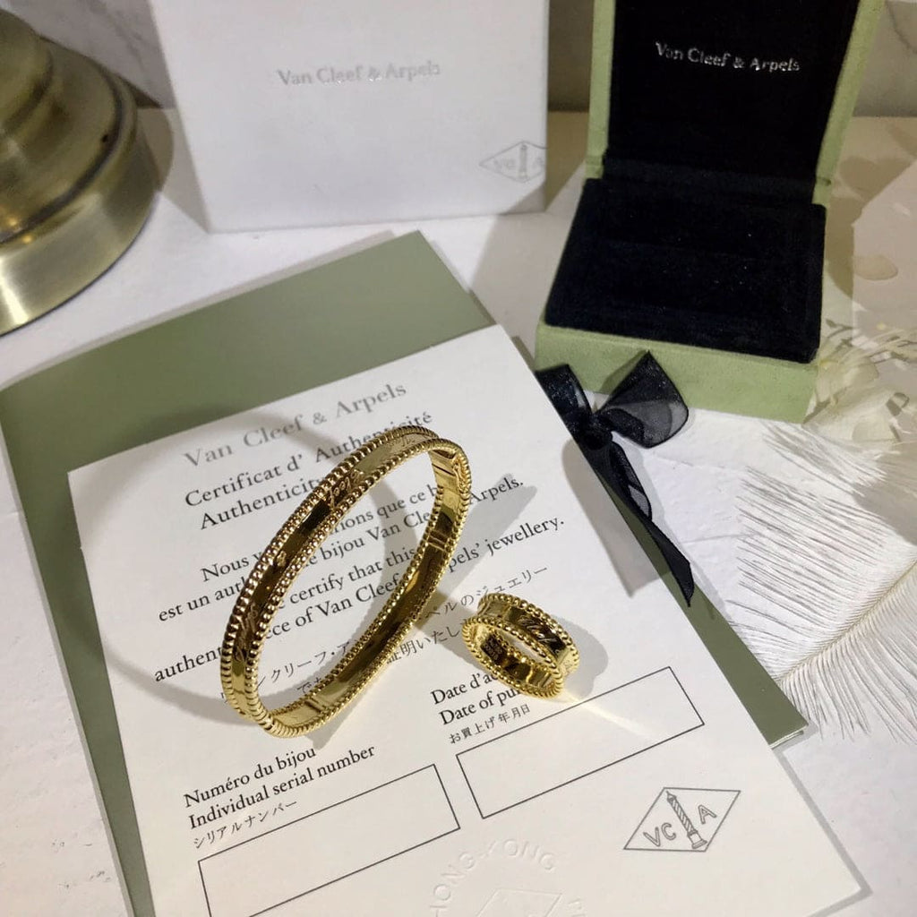18K Van Cleef & Arpels Yellow Gold Perlee Signature Ring