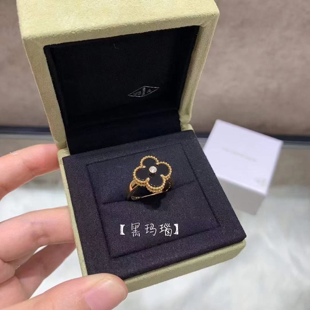 18K Van Cleef & Arpels Vintage Alhambra Black Ring