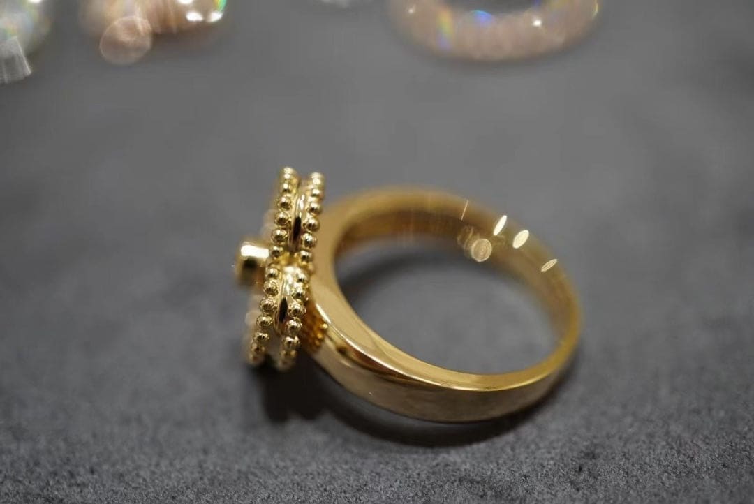 18K Van Cleef & Arpels Vintage Alhambra Carnelian Ring