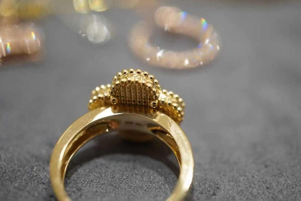 18K Van Cleef & Arpels Vintage Alhambra Carnelian Ring