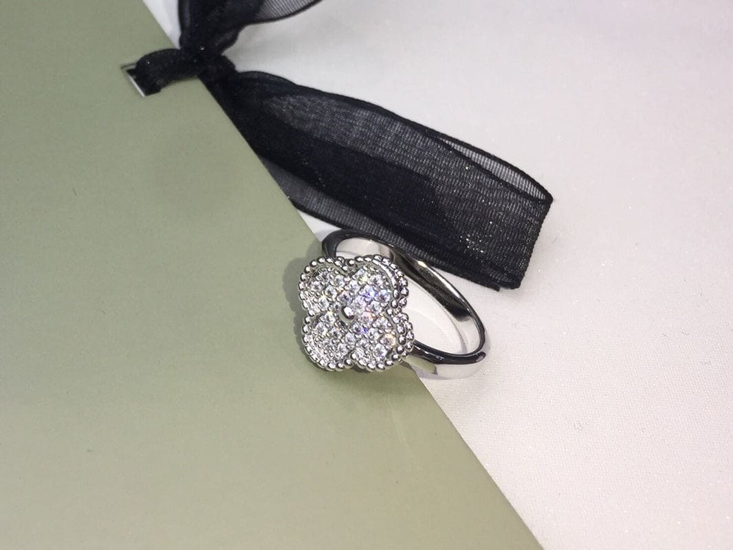 18K Van Cleef & Arpels Vintage Alhambra Diamonds Ring