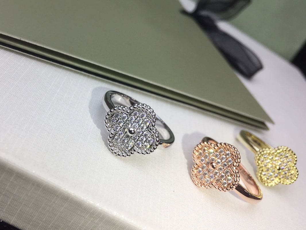 18K Van Cleef & Arpels Vintage Alhambra Diamonds Ring