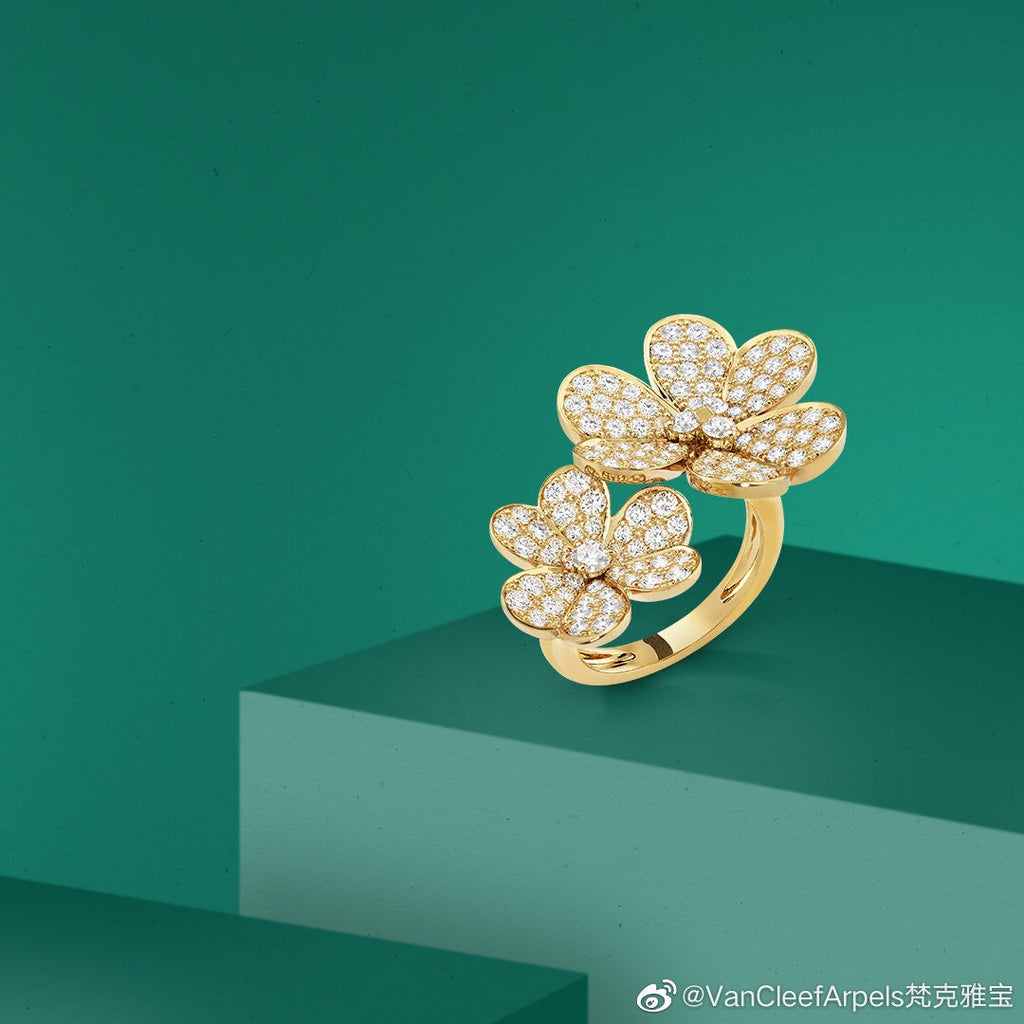 18K Van Cleef & Arpels Frivole Between the Finger Ring