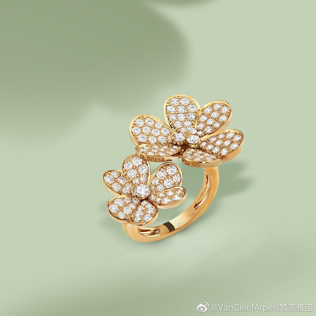 18K Van Cleef & Arpels Frivole Between the Finger Ring