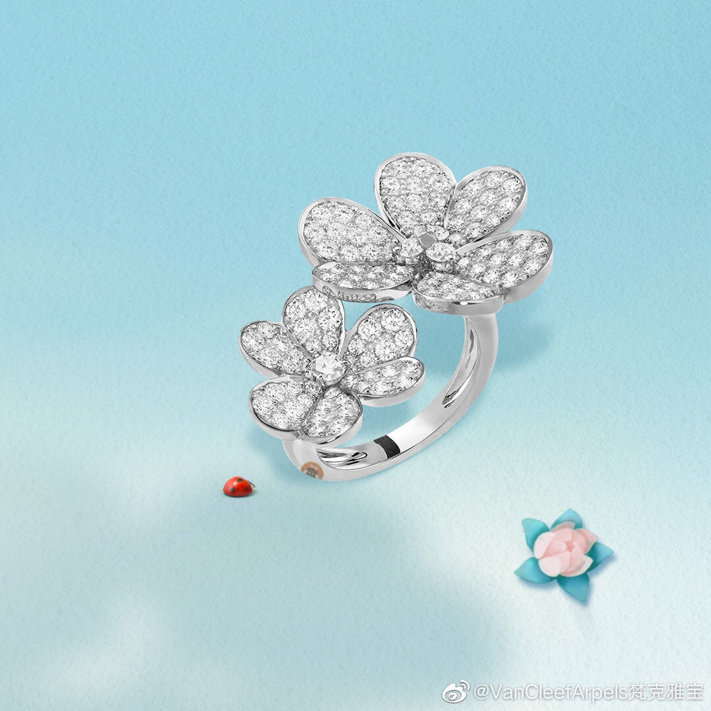 18K Van Cleef & Arpels Frivole Between the Finger Ring