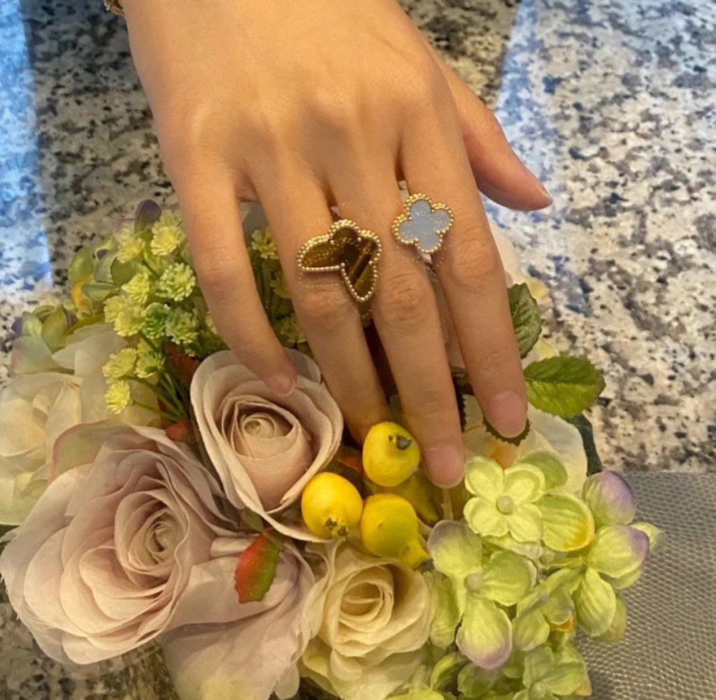18K Van Cleef & Arpels Lucky Alhambra Between the Finger Ring