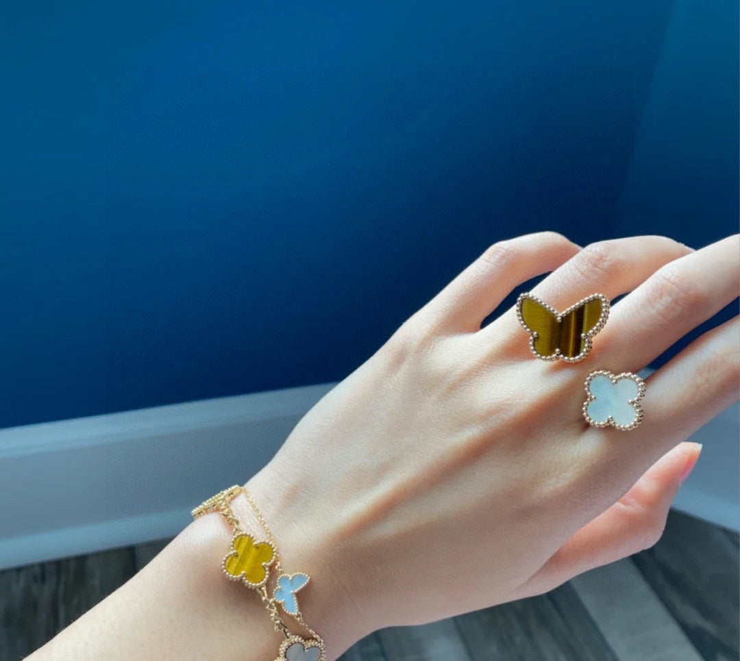 18K Van Cleef & Arpels Lucky Alhambra Between the Finger Ring