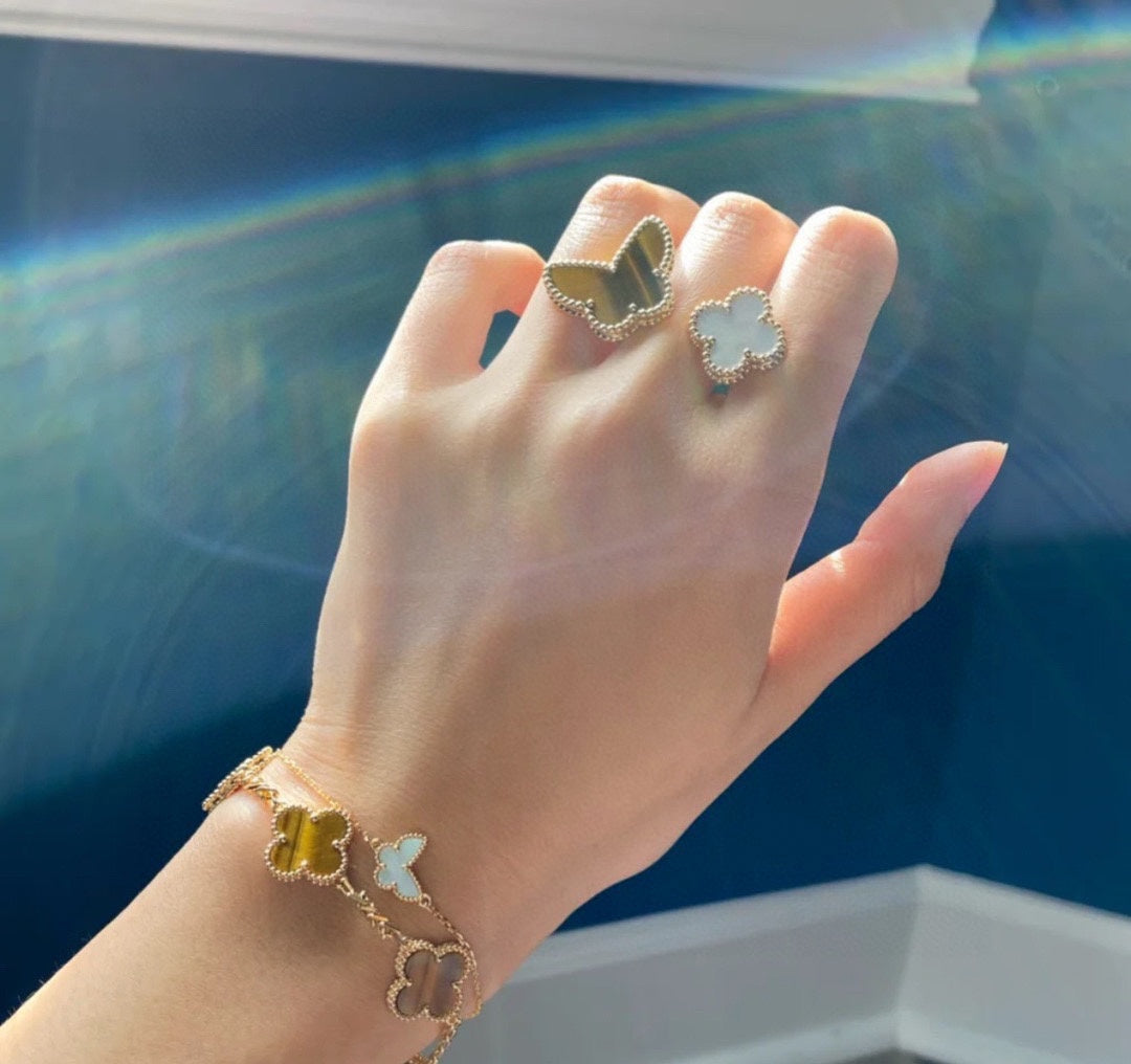 18K Van Cleef & Arpels Lucky Alhambra Between the Finger Ring