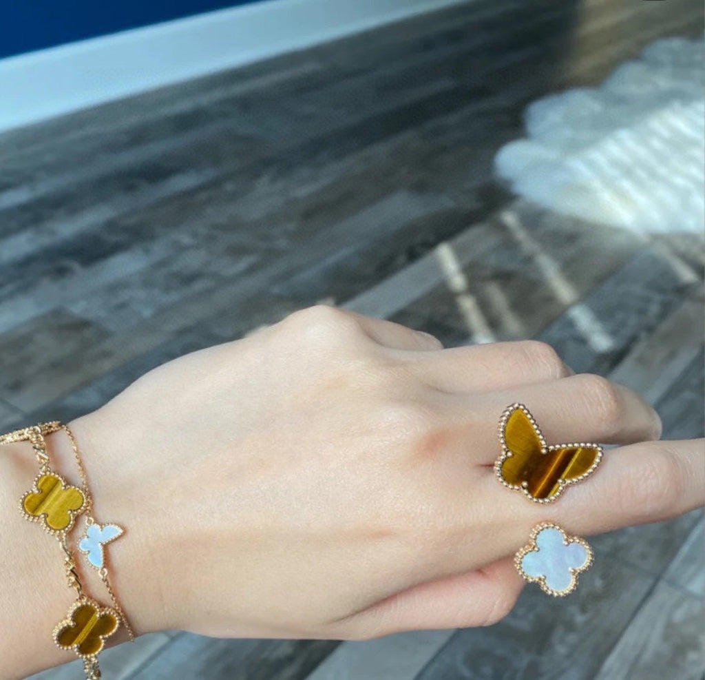 18K Van Cleef & Arpels Lucky Alhambra Between the Finger Ring