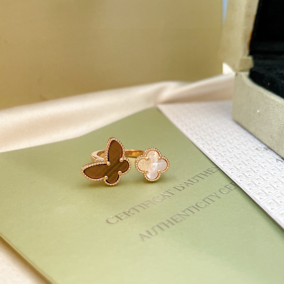 18K Van Cleef & Arpels Lucky Alhambra Between the Finger Ring