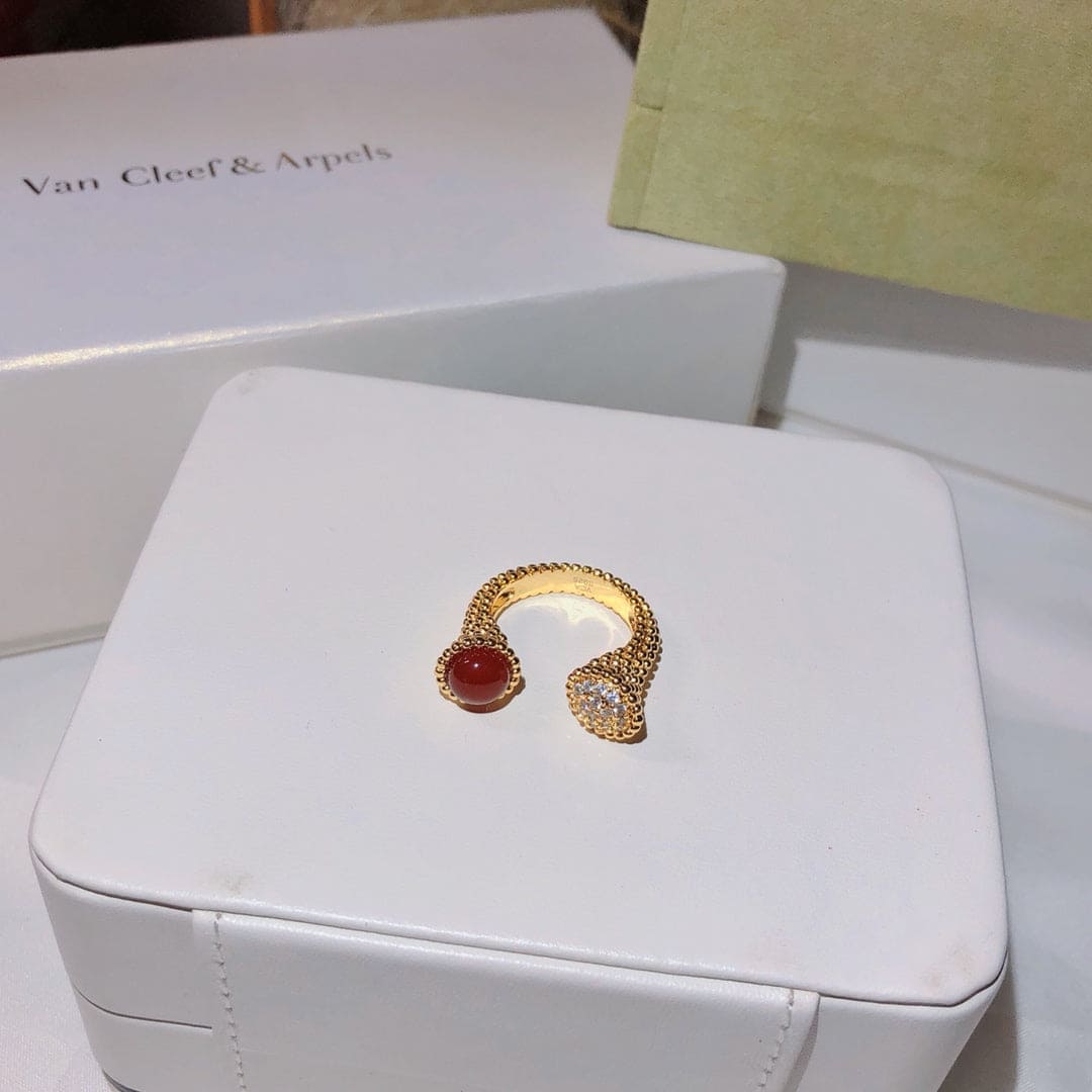 18K Van Cleef & Arpels Perlee Couleurs Between The Finger Ring