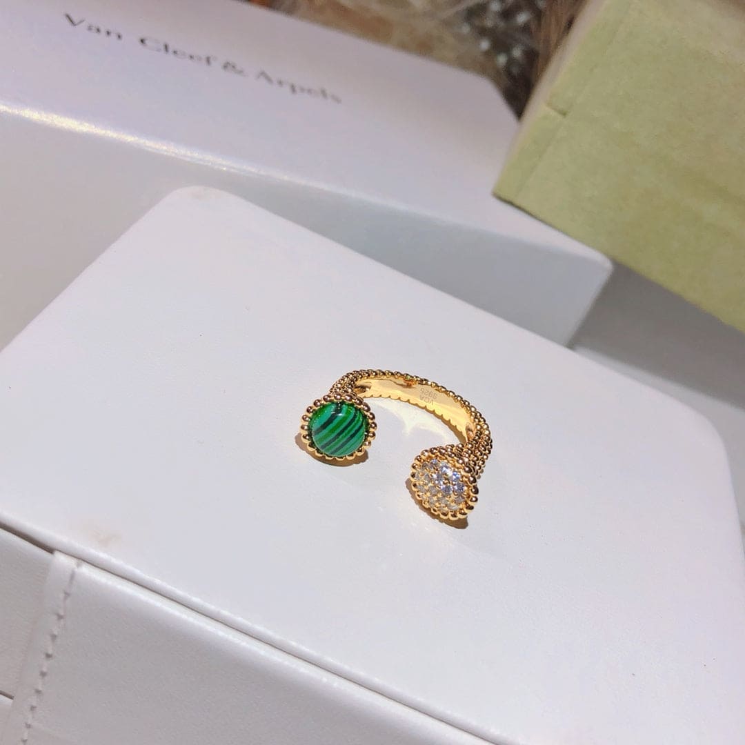 18K Van Cleef & Arpels Perlee Couleurs Between The Finger Ring