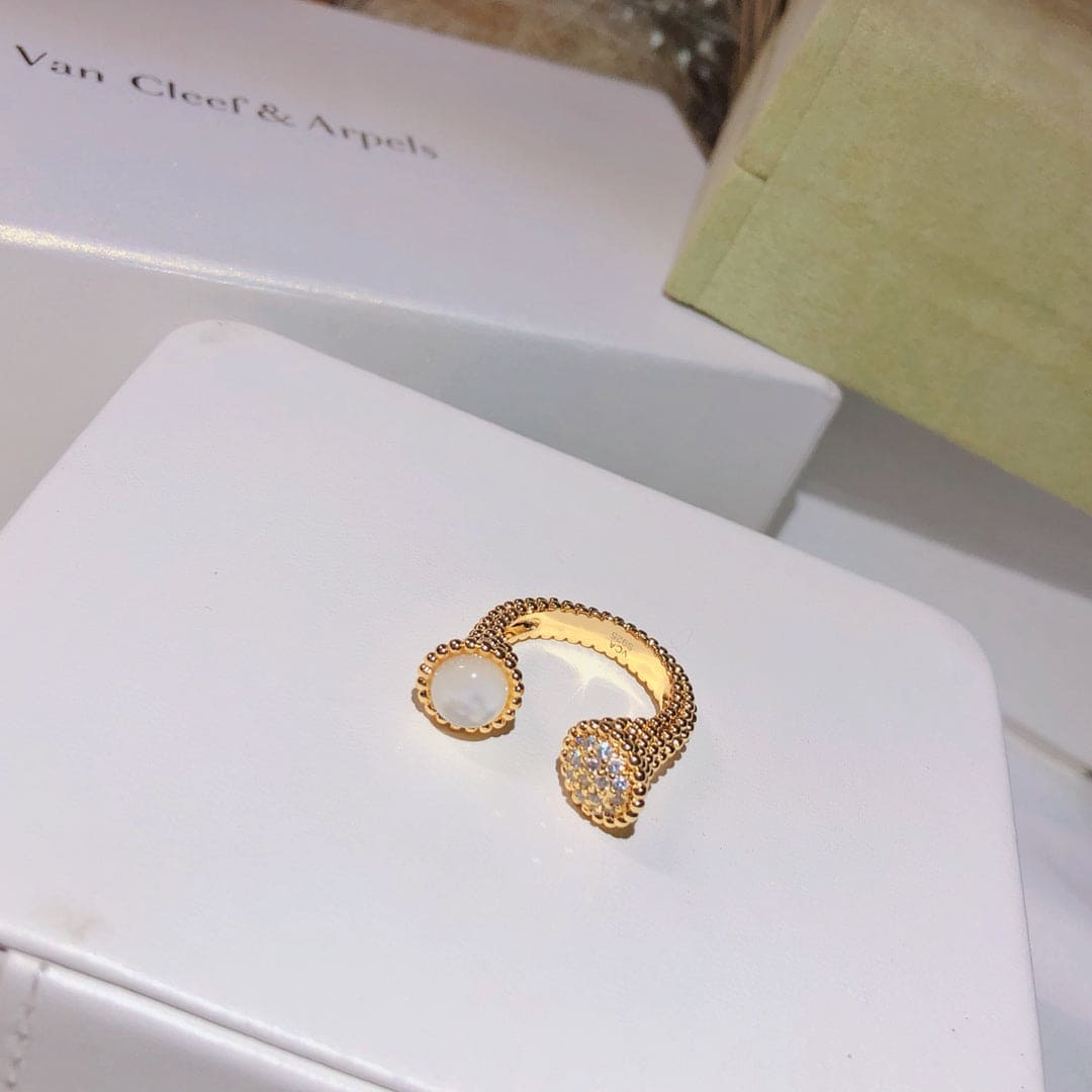 18K Van Cleef & Arpels Perlee Couleurs Between The Finger Ring