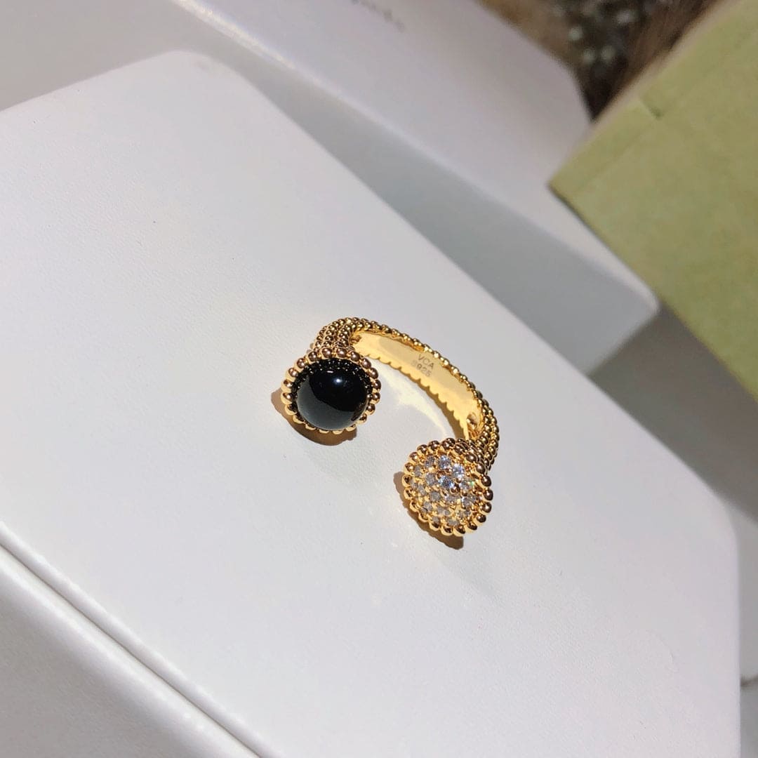 18K Van Cleef & Arpels Perlee Couleurs Between The Finger Ring