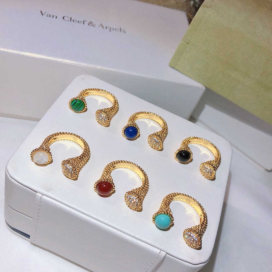 18K Van Cleef & Arpels Perlee Couleurs Between The Finger Ring