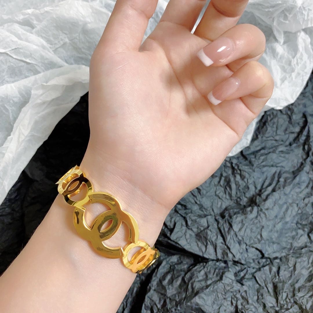 18K Chanel Opening Bracelet