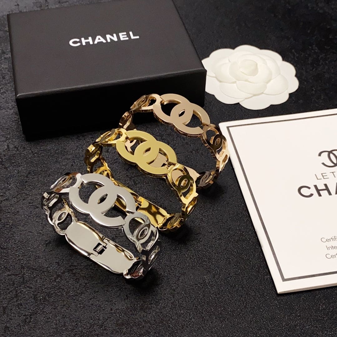 18K Chanel Opening Bracelet