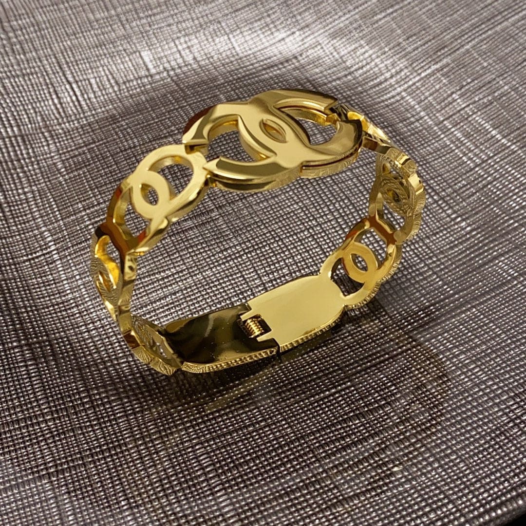 18K Chanel Opening Bracelet