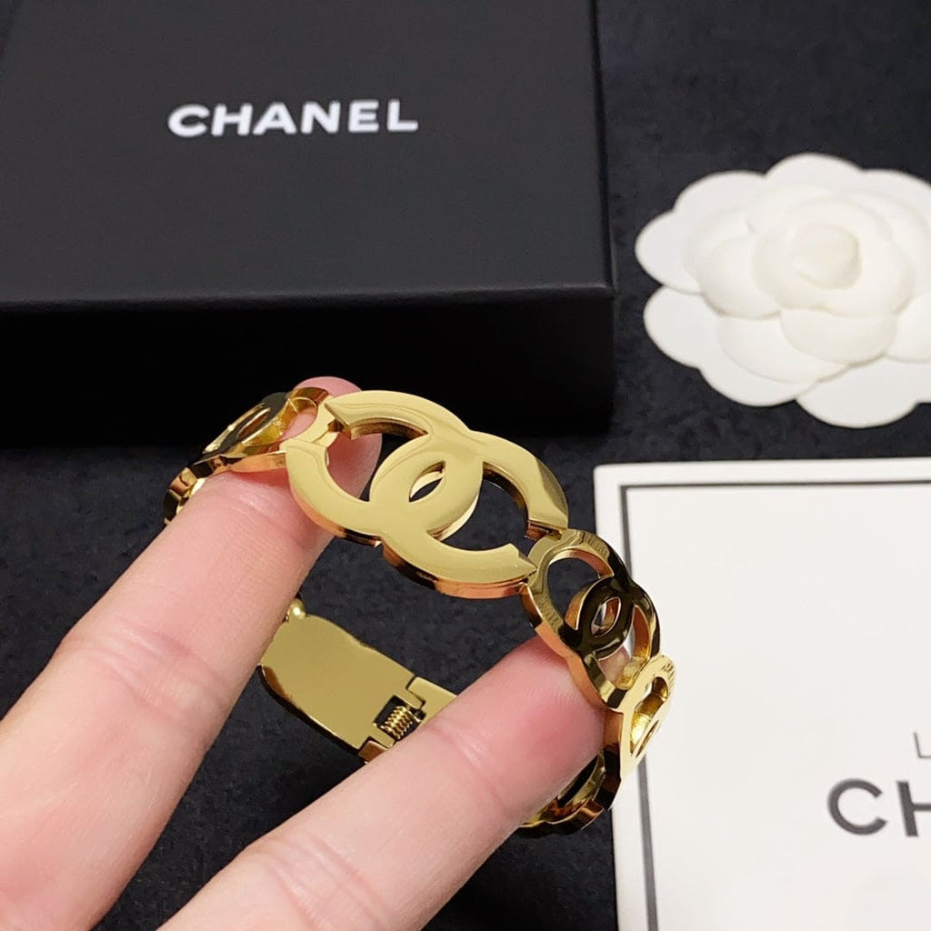 18K Chanel Opening Bracelet