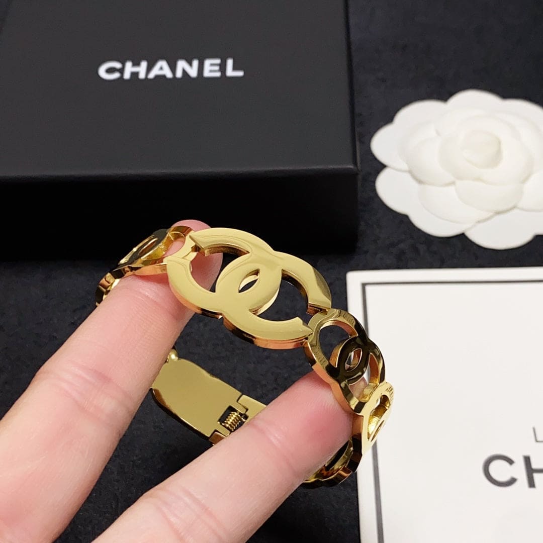 18K Chanel Opening Bracelet
