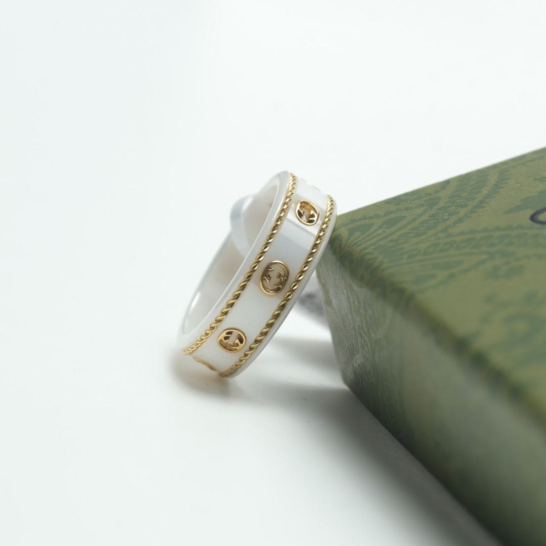 18K Gucci Interlocking G Icon White Zirconia Ring