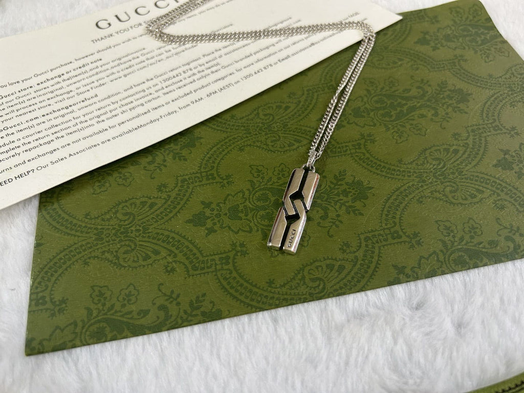 Gucci Knot Pendant Necklace